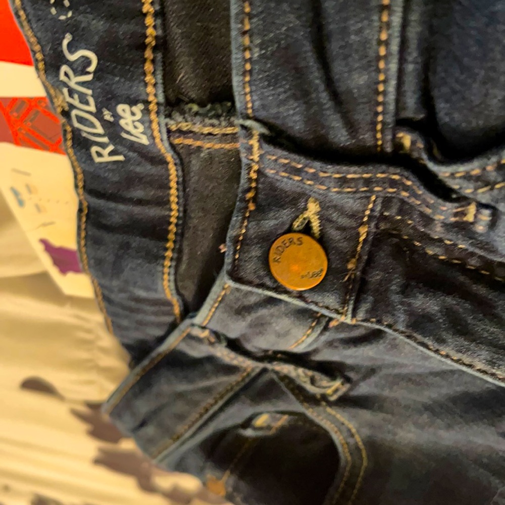 Size 8 m Riders by Lee midrissd